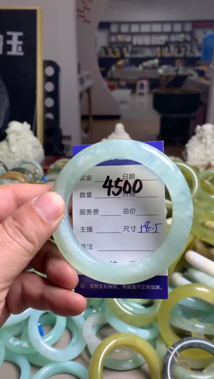 【闪购商品】蛇纹石玉手镯未镶嵌4500