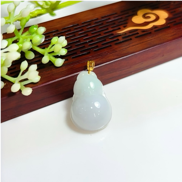 天然缅甸A货翡翠18K黄回纹扣葫芦吊坠