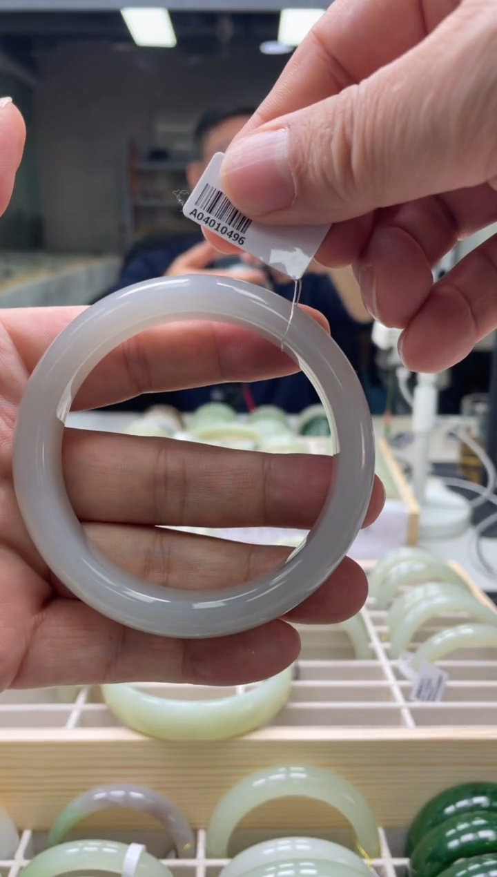 【闪购商品】和田玉手镯未镶嵌61圈口0496