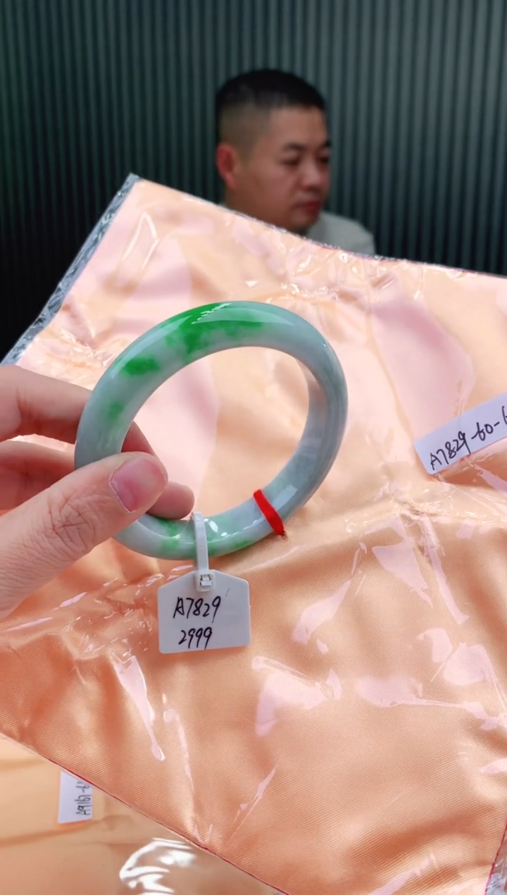 未镶嵌手镯翡翠60