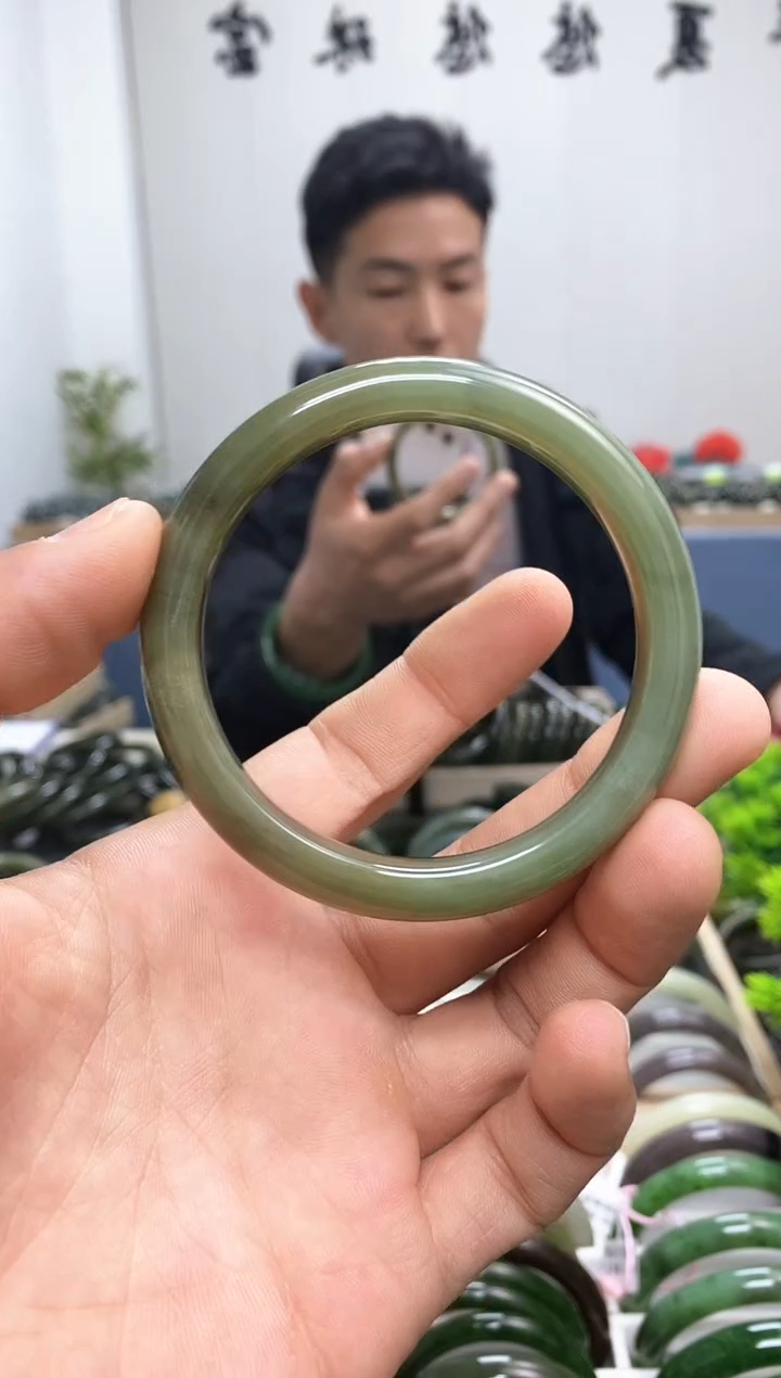 和田玉未镶嵌手镯56.7（12）