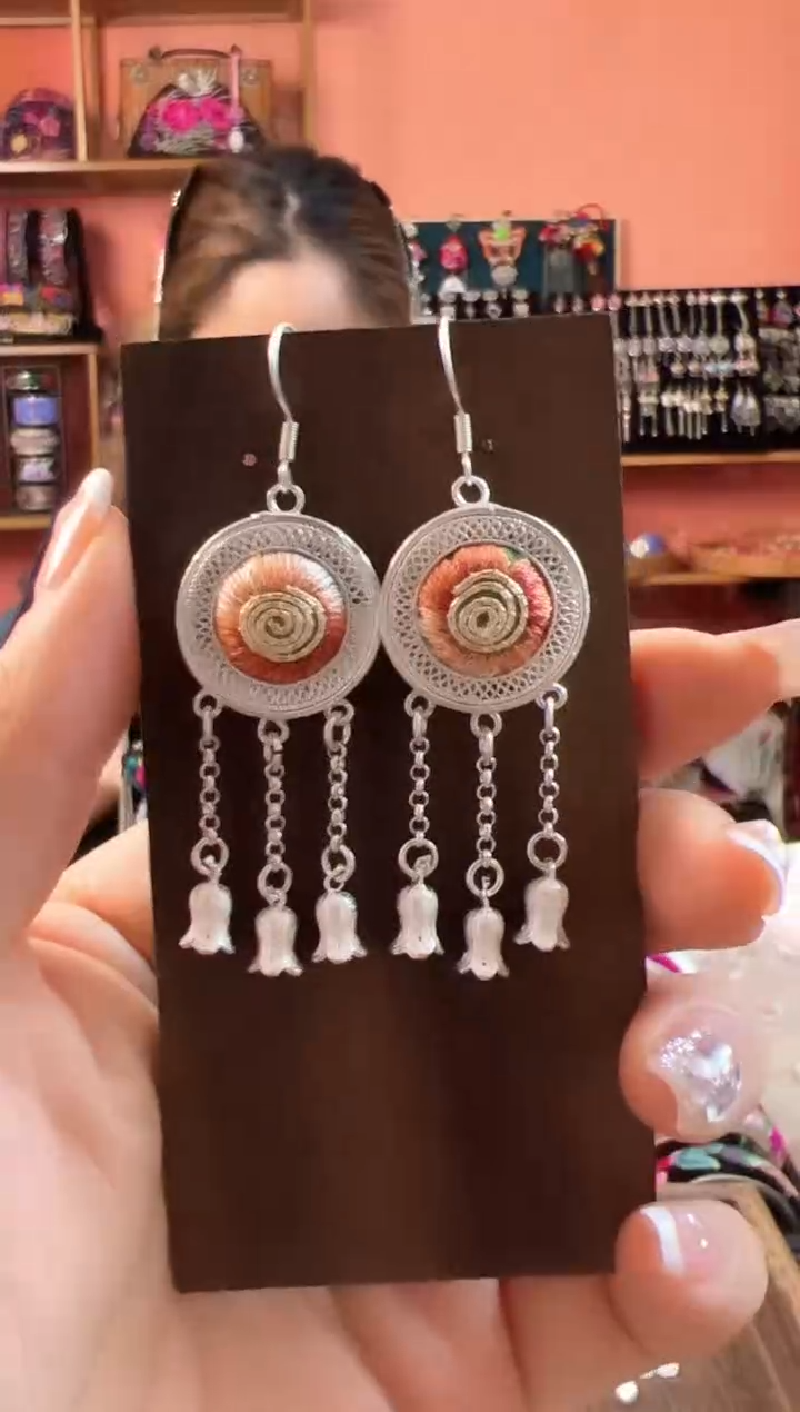 织绣民族风老绣饰品396