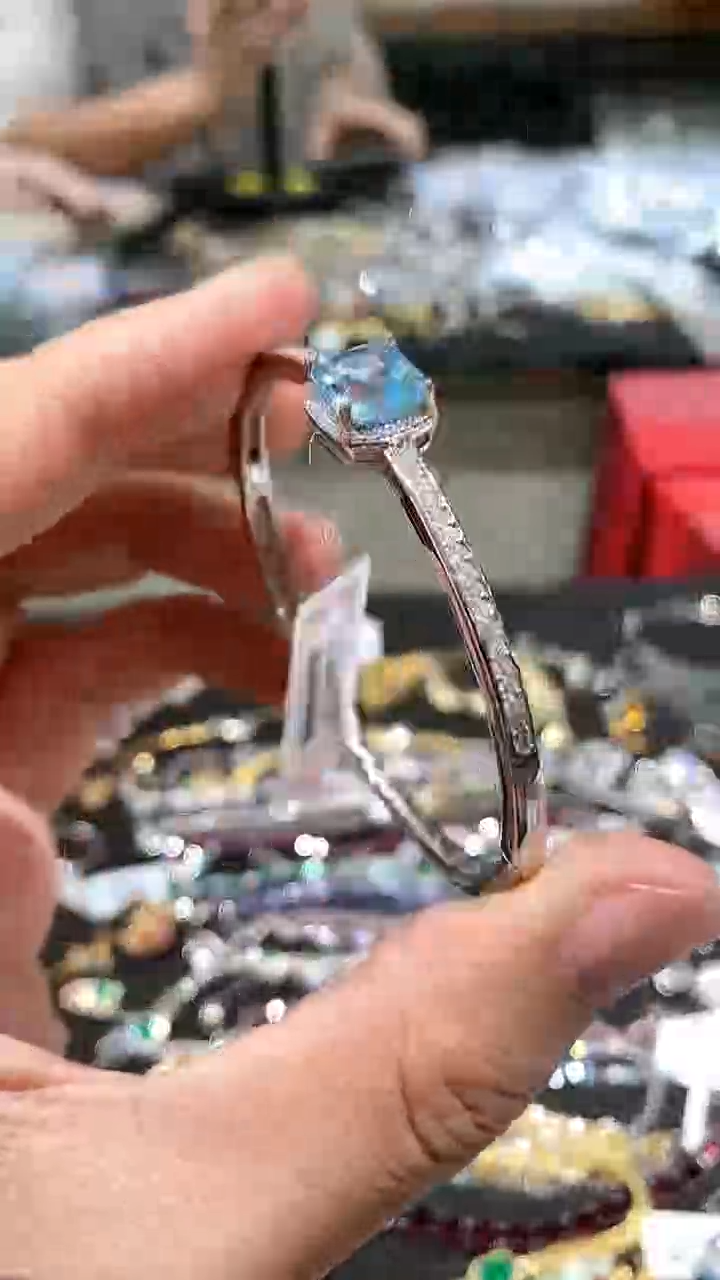 【闪购商品】托帕石手镯银S925镶嵌手镯