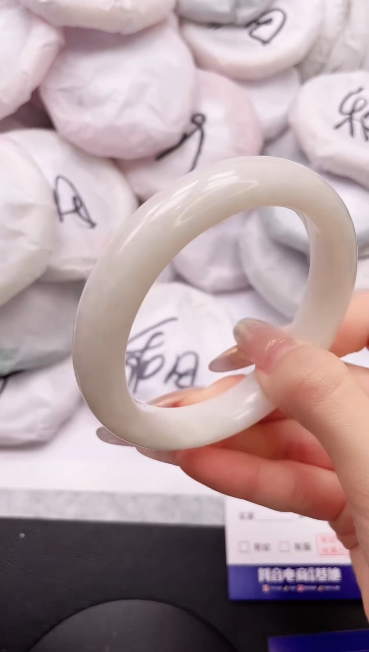 【闪购商品】和田玉手镯未镶嵌16K31-60