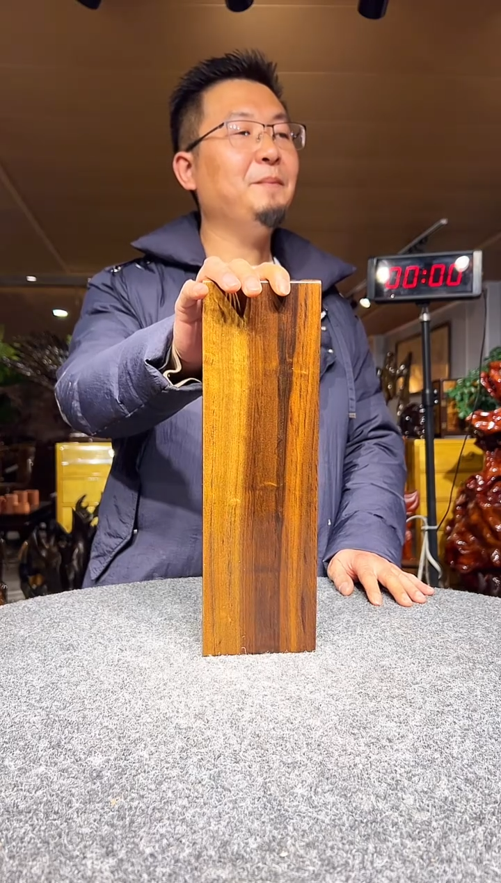 金丝楠木雕款灰*黑金丝楠木摆件