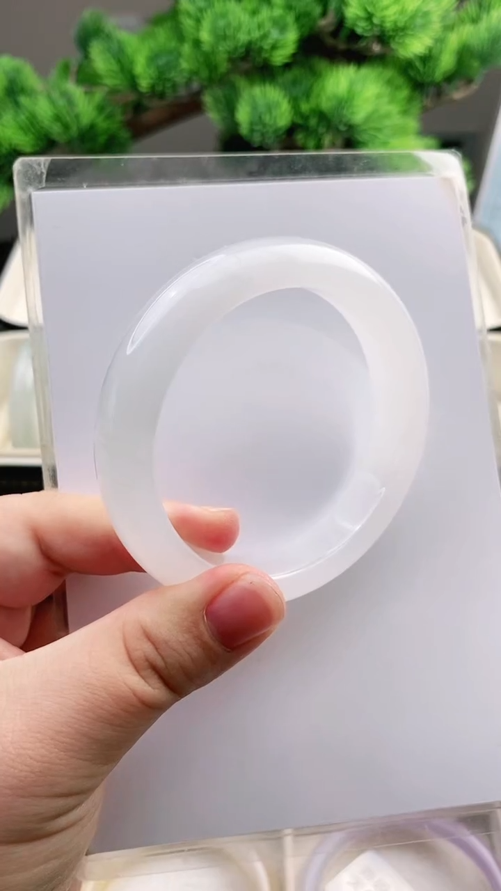 【闪购商品】石英质玉手镯未镶嵌57