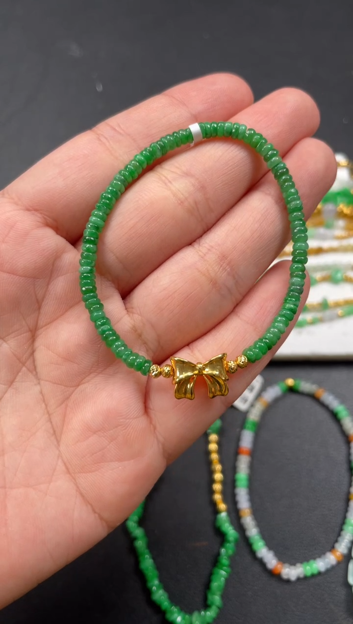 套链18K金镶嵌翡翠一条  P253