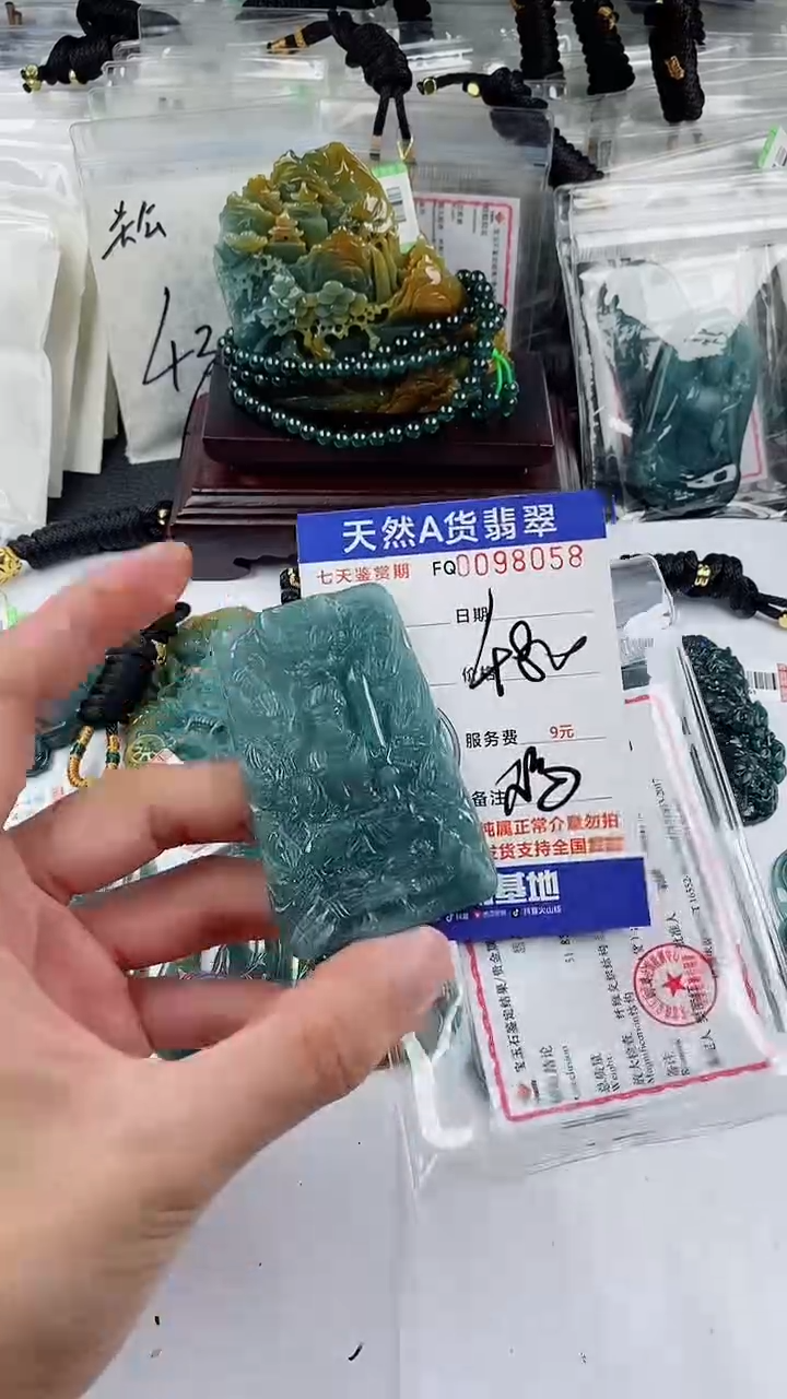 【闪购商品】翡翠颈饰未镶嵌            