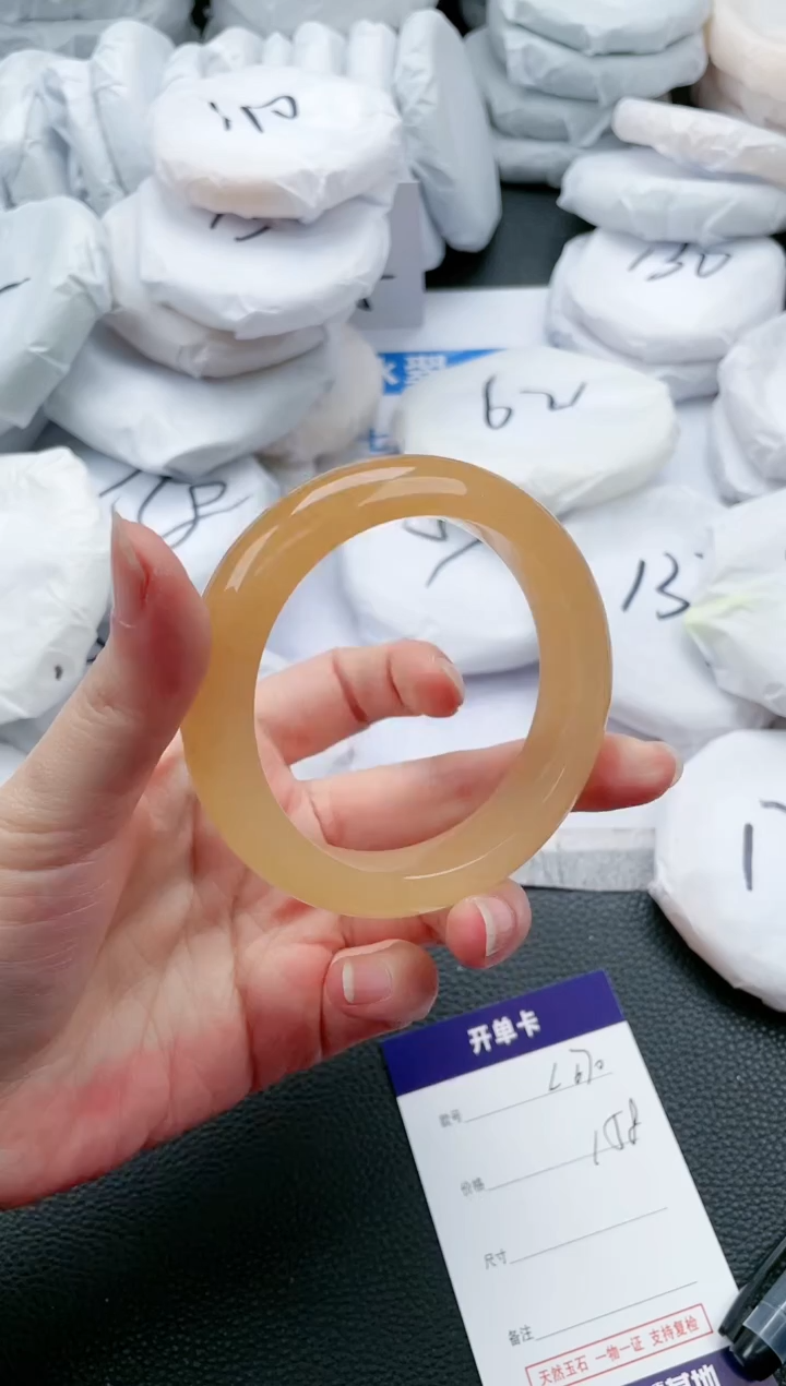 【闪购商品】石英质玉手镯未镶嵌L670