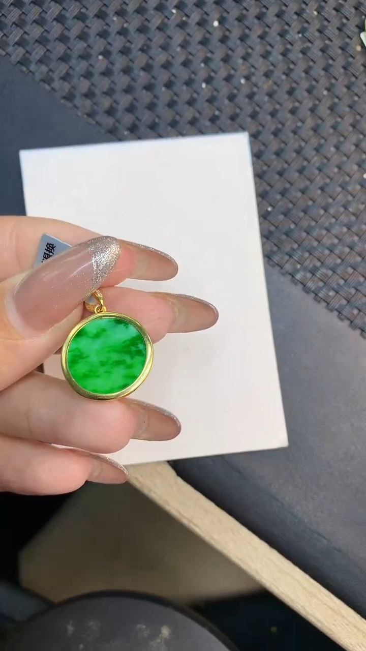 颈饰未镶嵌翡翠·1