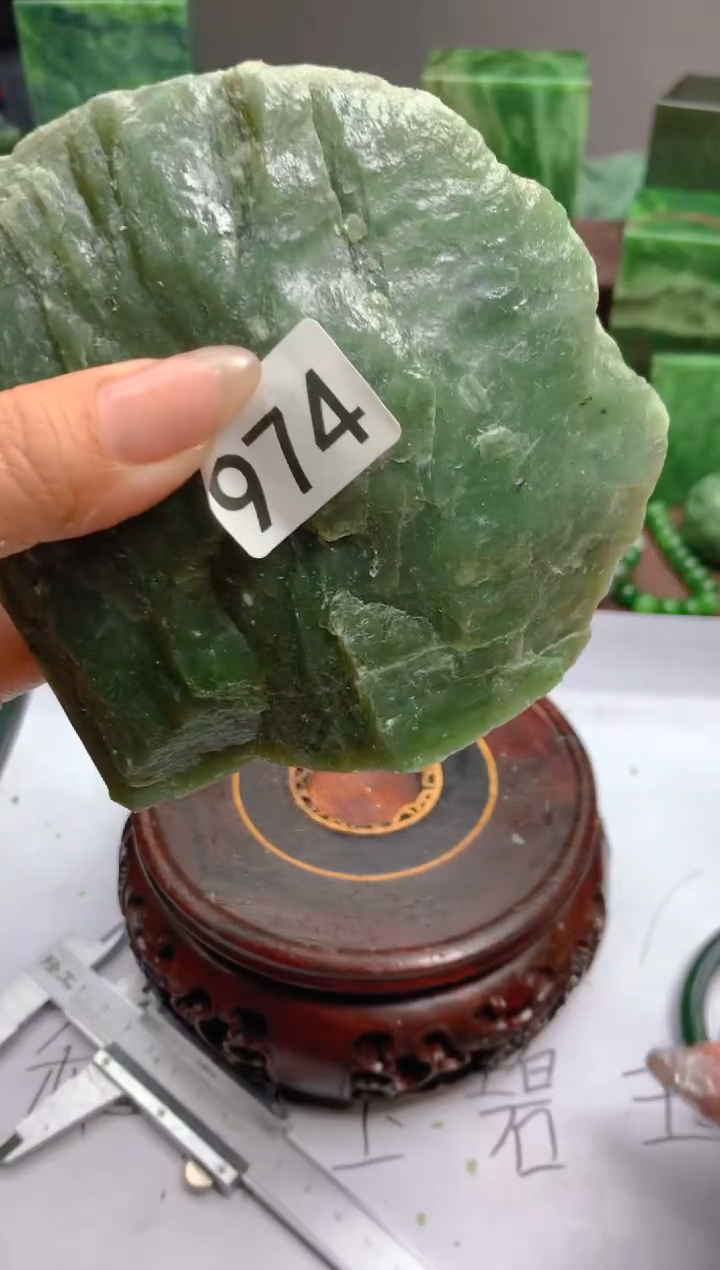 和田玉（碧玉）未镶嵌珠宝半成品1