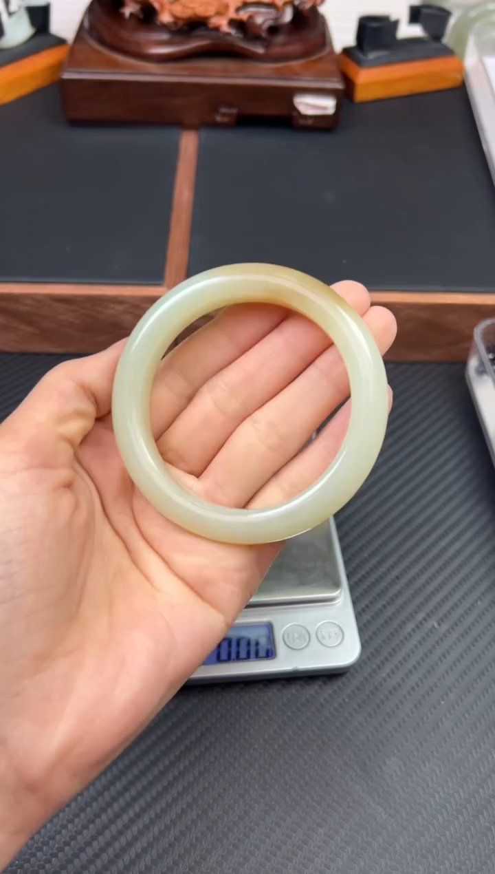 和田玉未镶嵌手镯且末微色差近矿二号矿58M