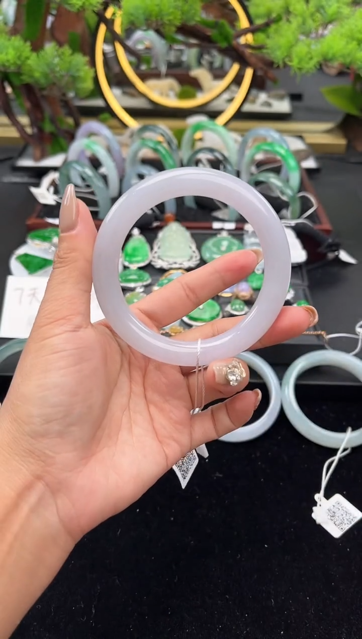 未镶嵌手镯翡翠手镯