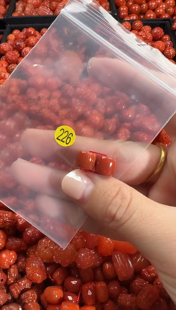 颈饰未镶嵌南红玛瑙1