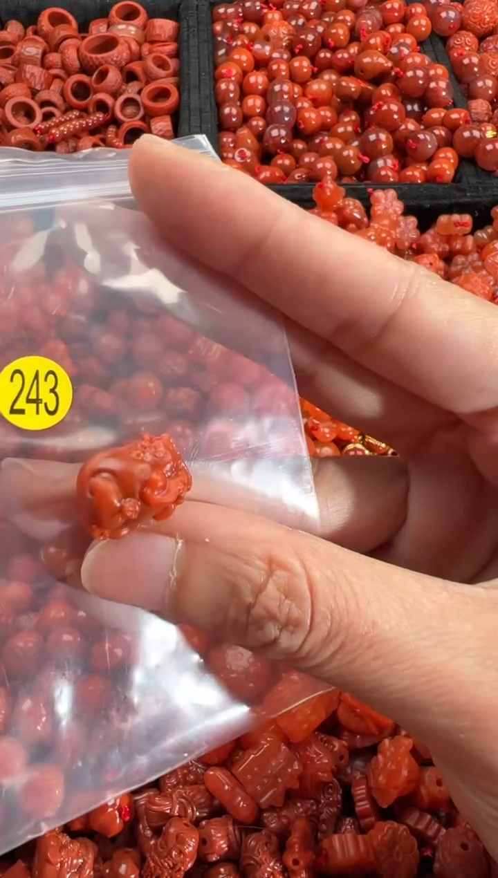 【闪购商品】南红玛瑙颈饰合金1