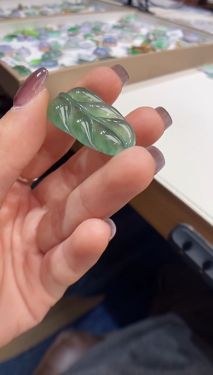 【闪购商品】翡翠颈饰未镶嵌叶子