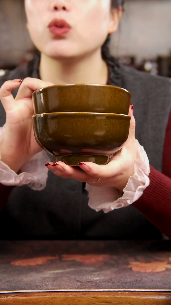 鳝鱼黄色的碗直径13左右拍一发二