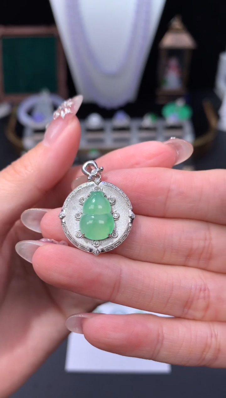 18K金镶嵌定制翡翠48小时鉴赏期 退货不扣服务费