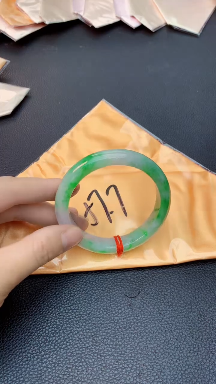 翡翠未镶嵌手镯0297344365