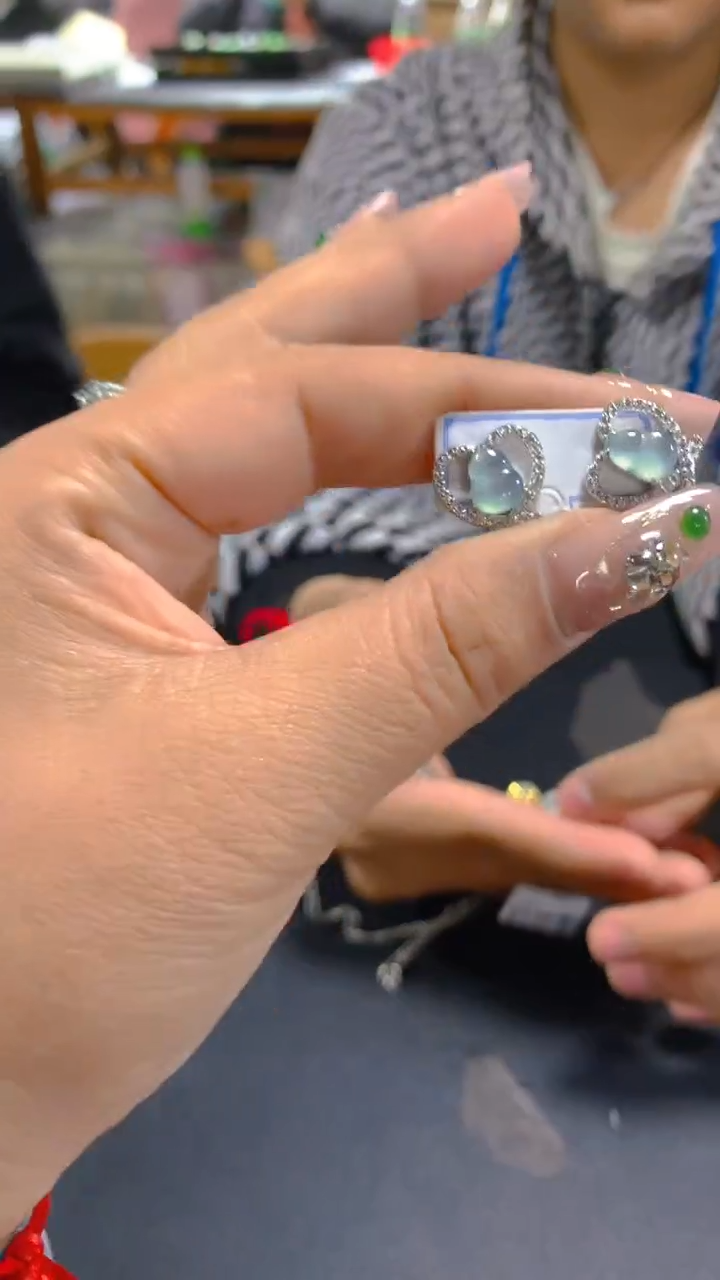 【闪购商品】翡翠耳饰未镶嵌0313184178多样性发其一