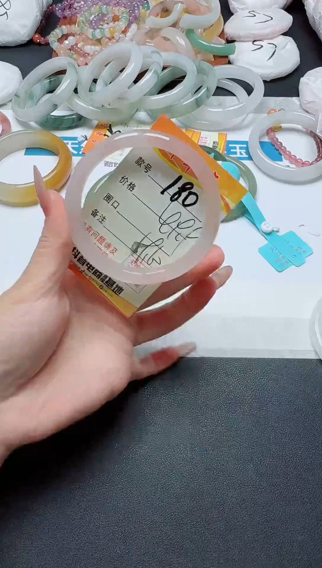 【闪购商品】石英质玉手镯未镶嵌180