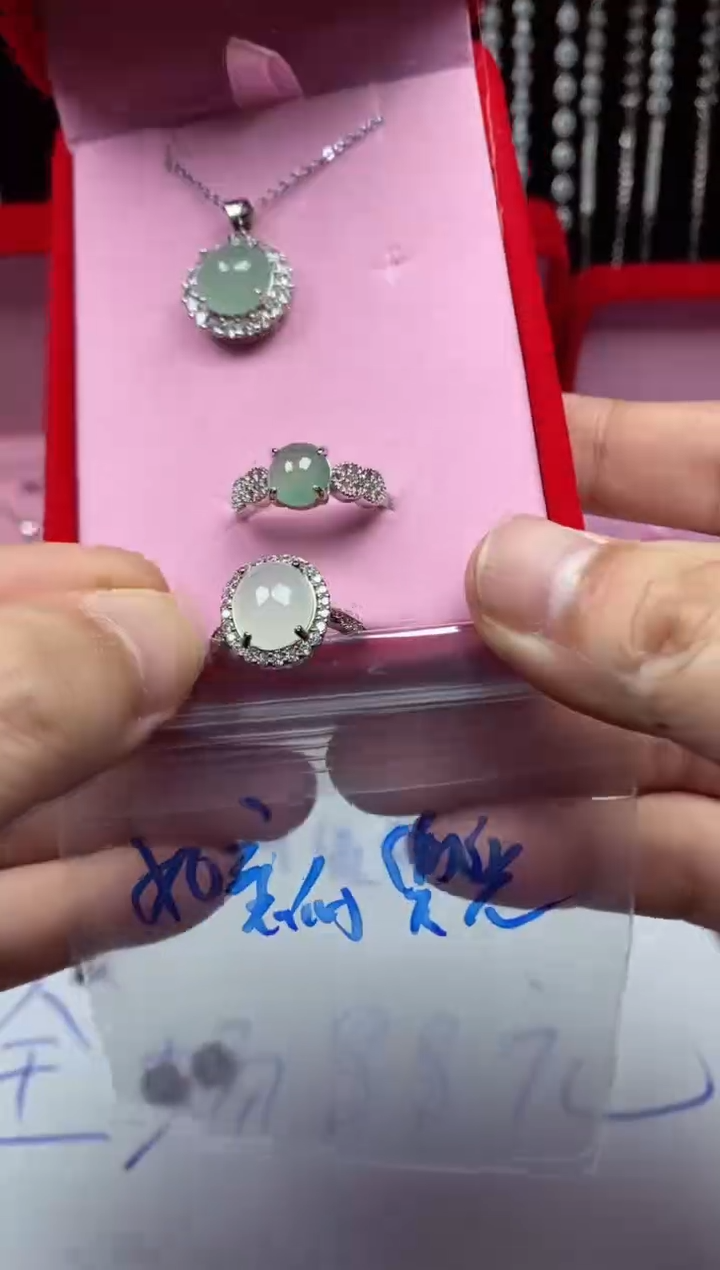 未镶嵌戒指翡翠如***兜翡翠吊坠