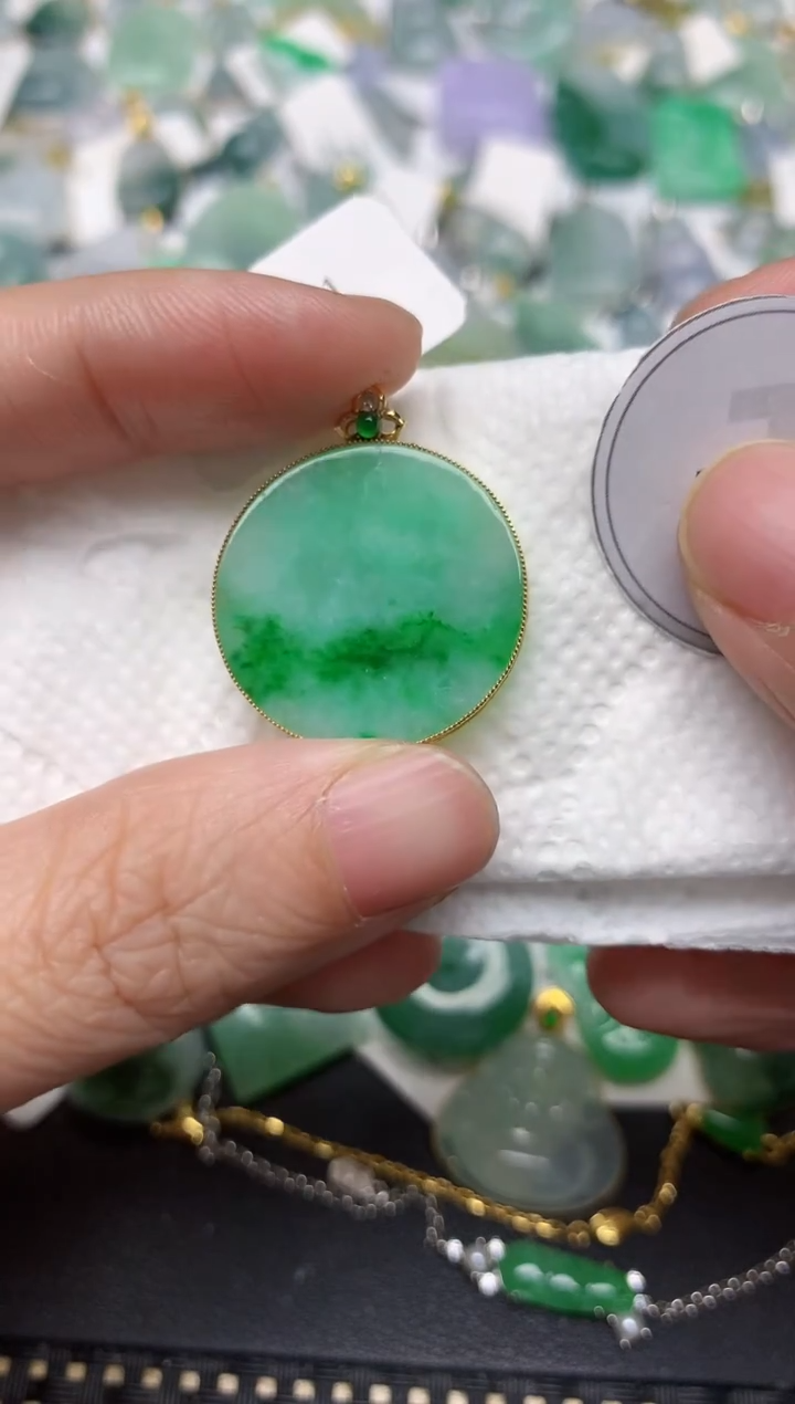 颈饰18K金镶嵌翡翠天然缅甸A货翡翠