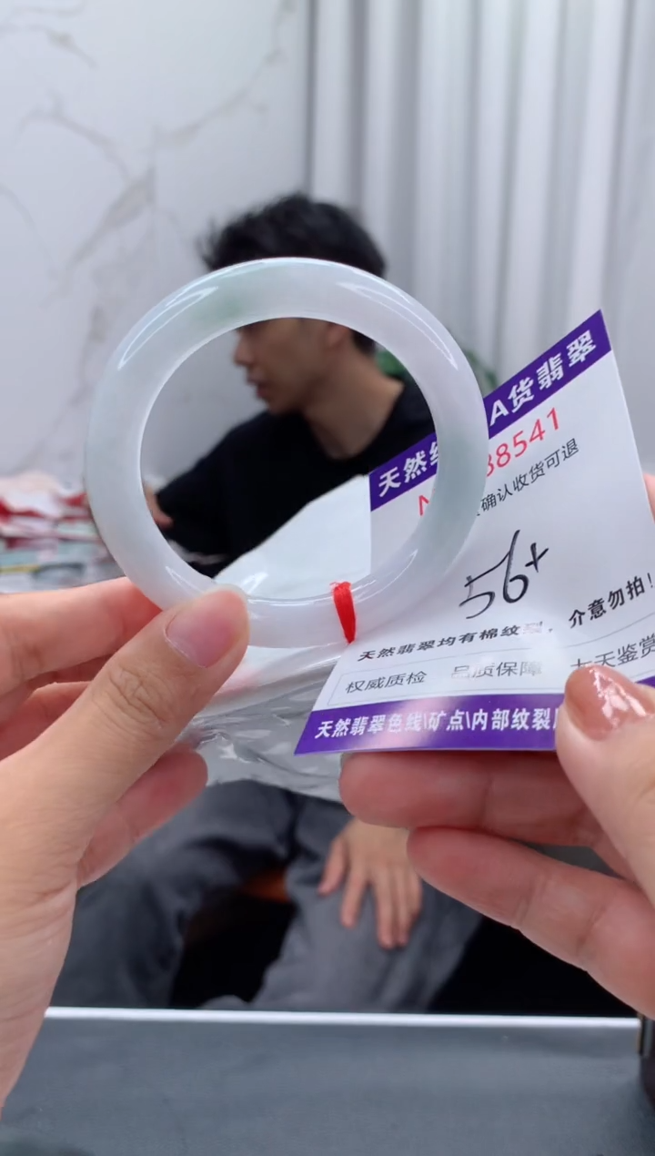未镶嵌手镯翡翠有纹，完美者勿拍