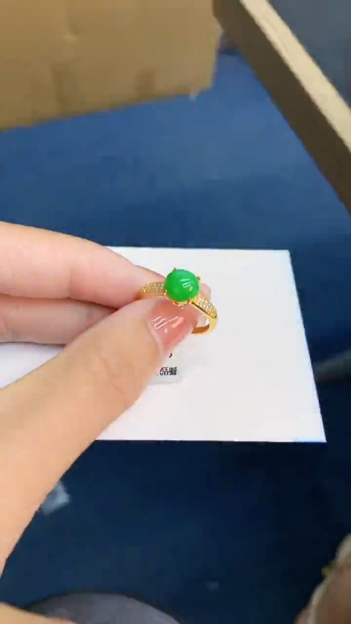 翡翠未镶嵌颈饰           1