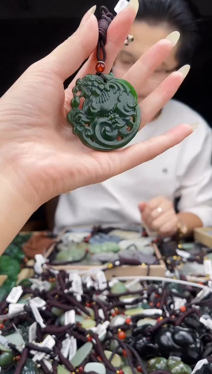 颈饰未镶嵌和田玉1