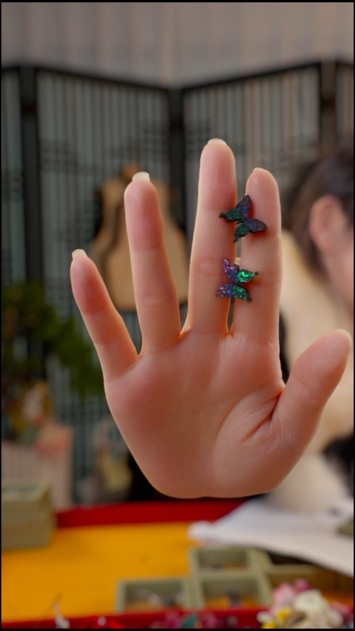 刺绣非遗绒花苏绣饰品