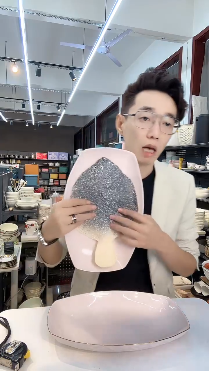 【闪购商品】淡粉钻石双鱼盘