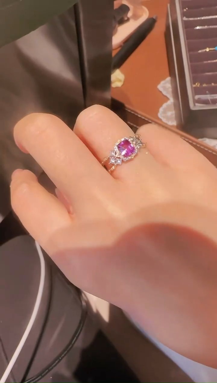 【闪购商品】彩色蓝宝石戒指18K金镶嵌精选H 戒指