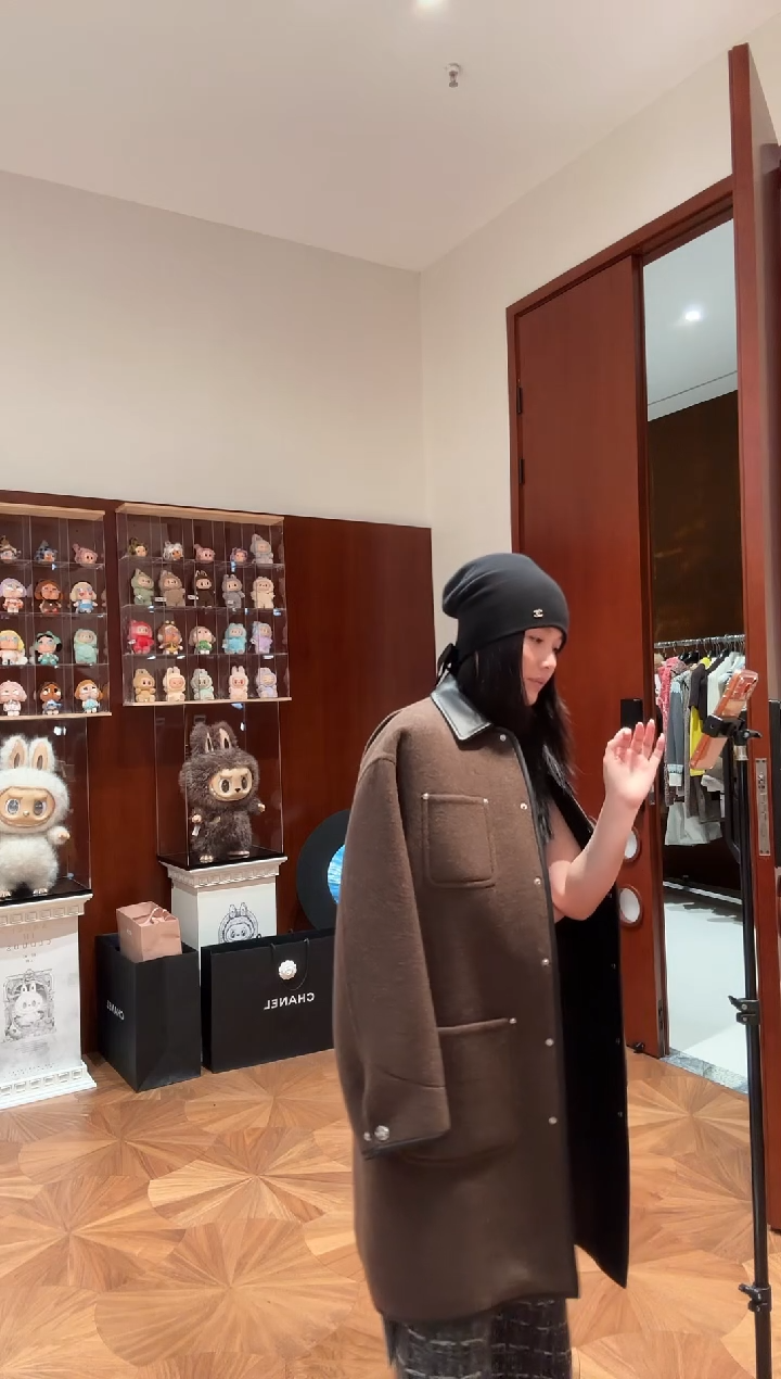 咖啡色拼皮羊毛外套