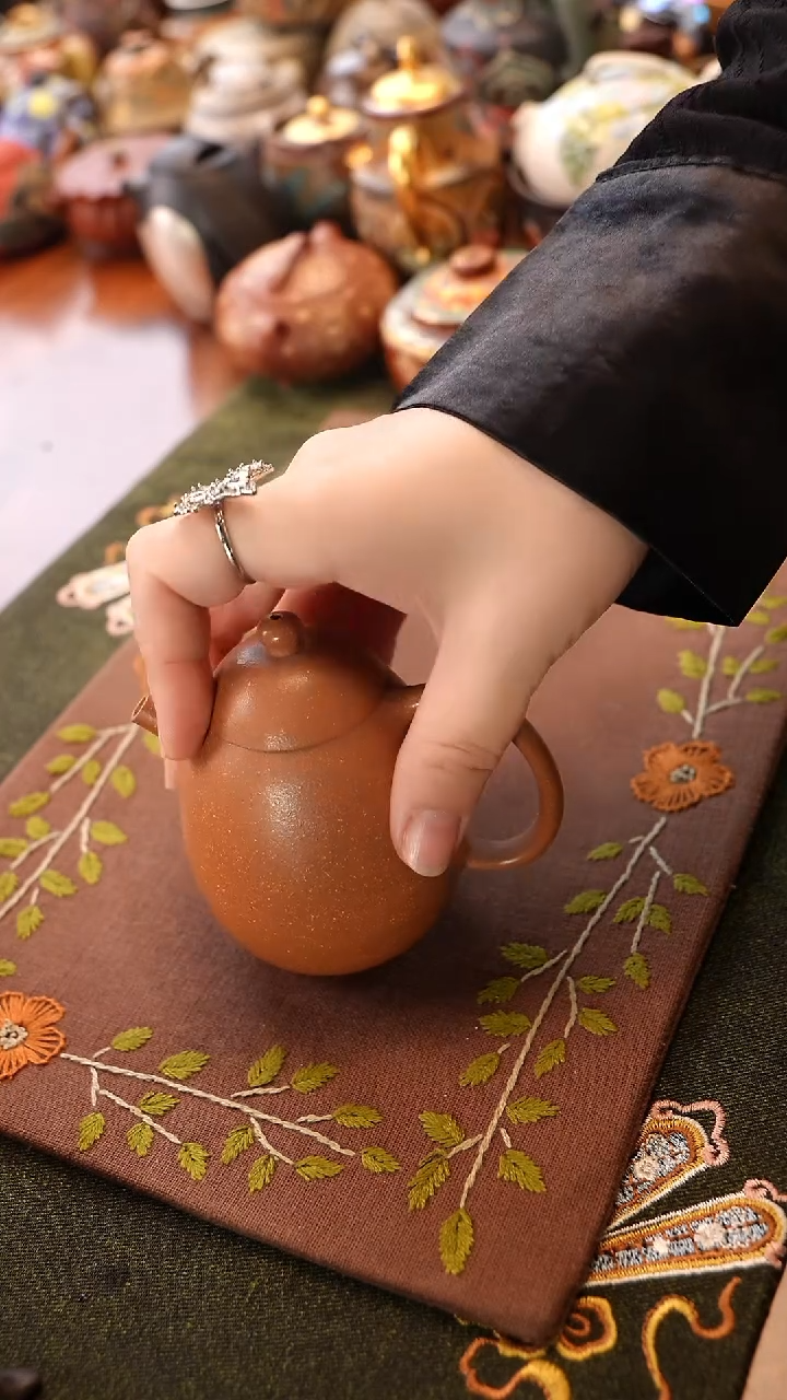 茶壶紫砂蟹黄段龙蛋