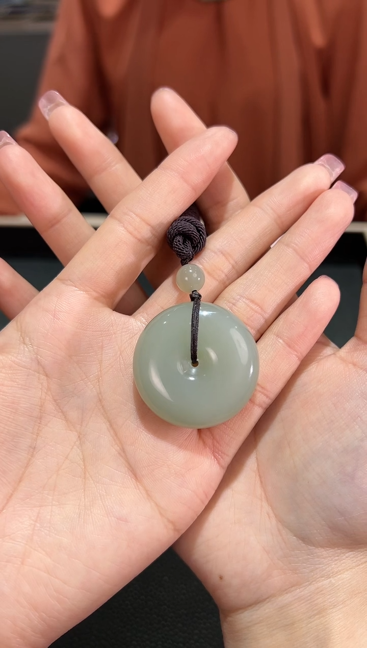 【闪购商品】和田玉吊坠(赠链)未镶嵌且末料青白玉平安扣