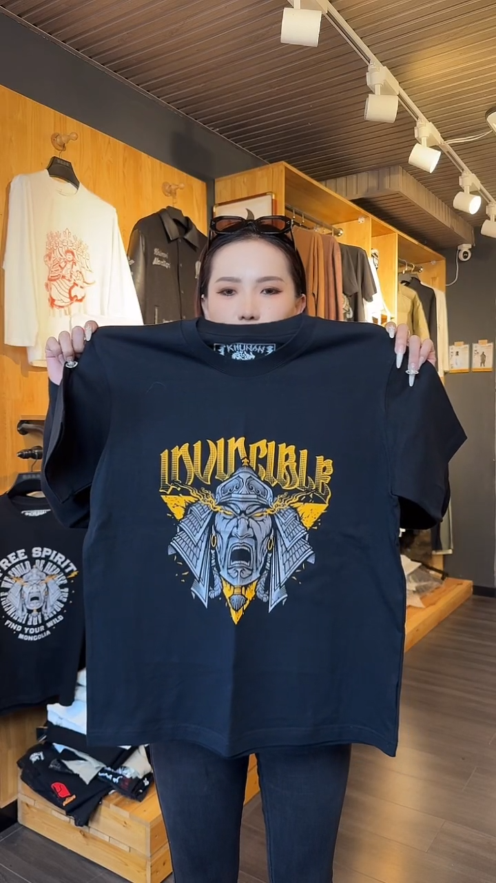 清苦存（不退换）橘黄色三角勇士黑色T恤