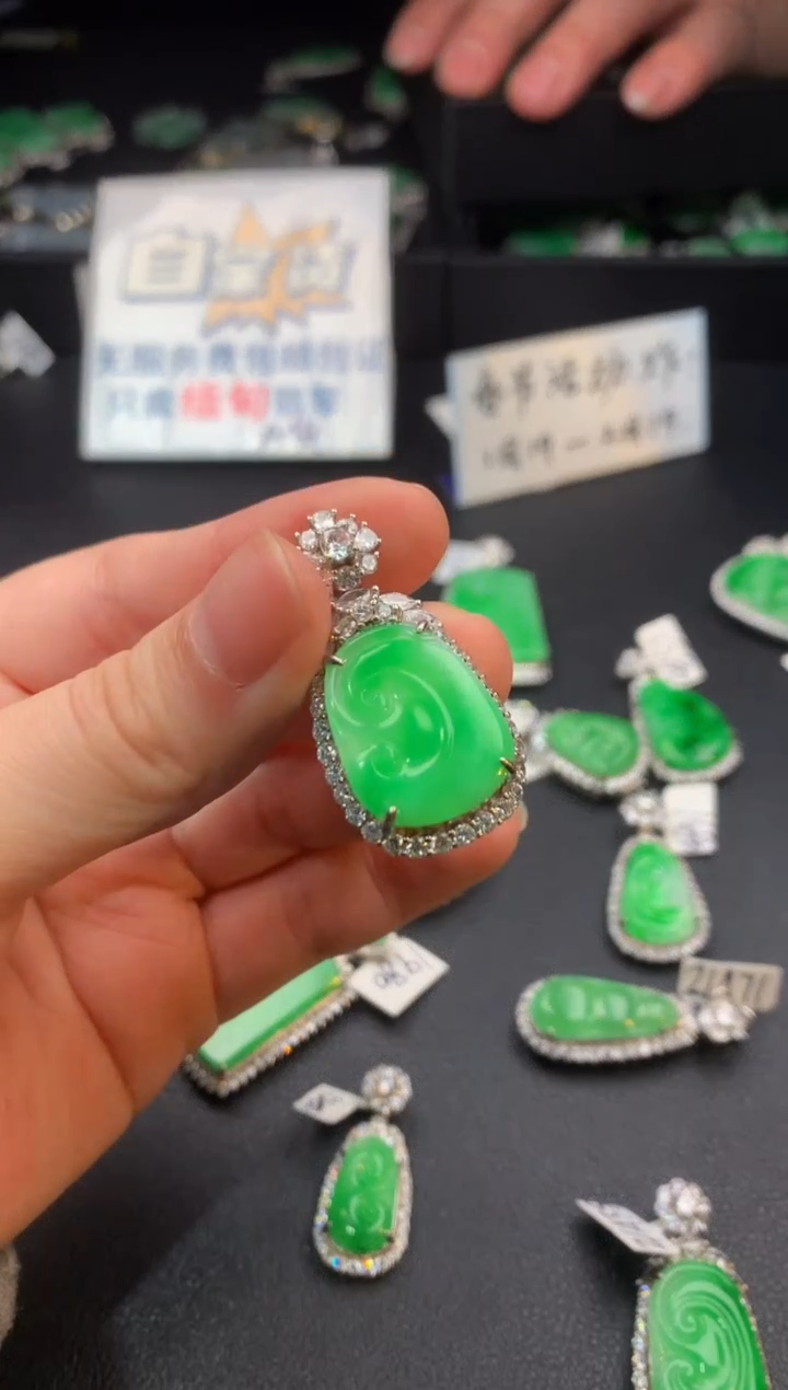 【闪购商品】翡翠颈饰银S925镶嵌翡翠