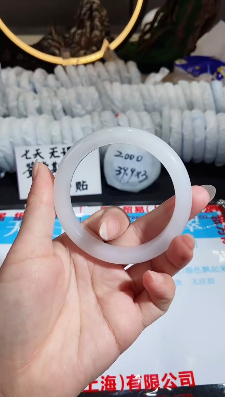 【闪购商品】石英质玉手镯未镶嵌100-57