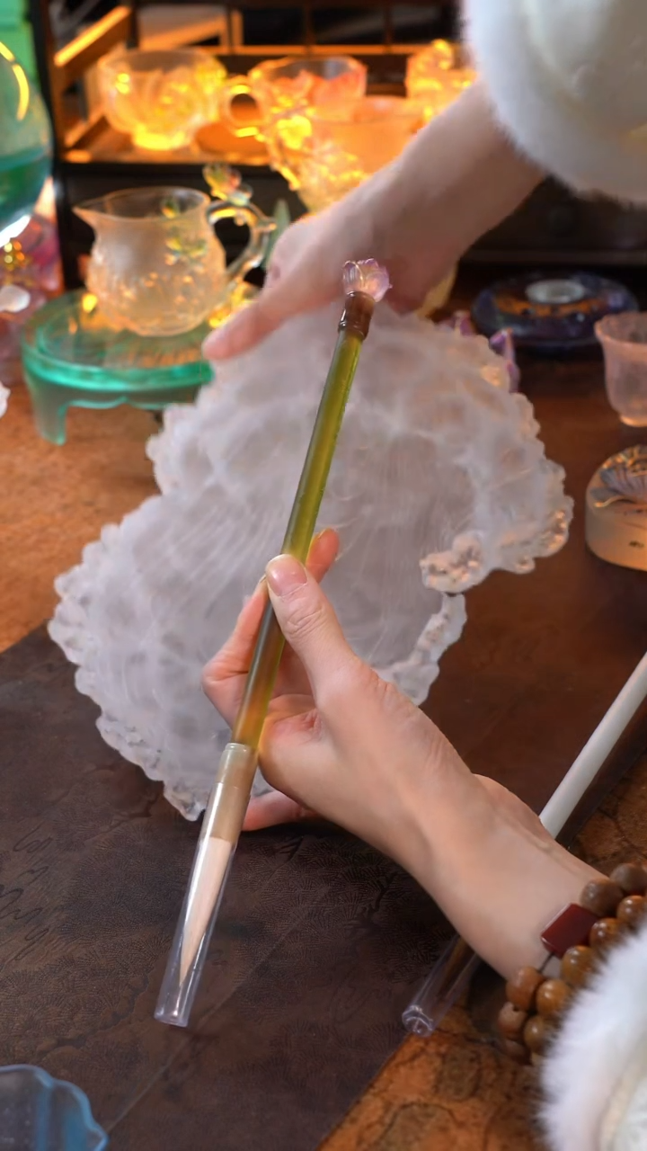 云*绿色牡丹湖笔1只