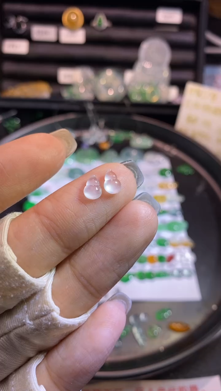 翡翠挂件未镶嵌葫芦