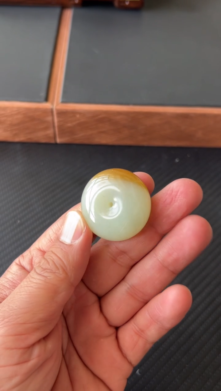 和田玉未镶嵌吊坠(赠链)且末微色差近矿二号矿S