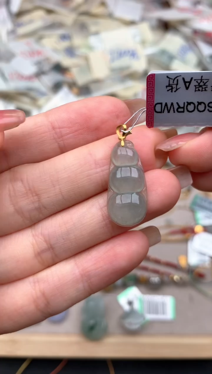 18K金镶嵌挂件翡翠一