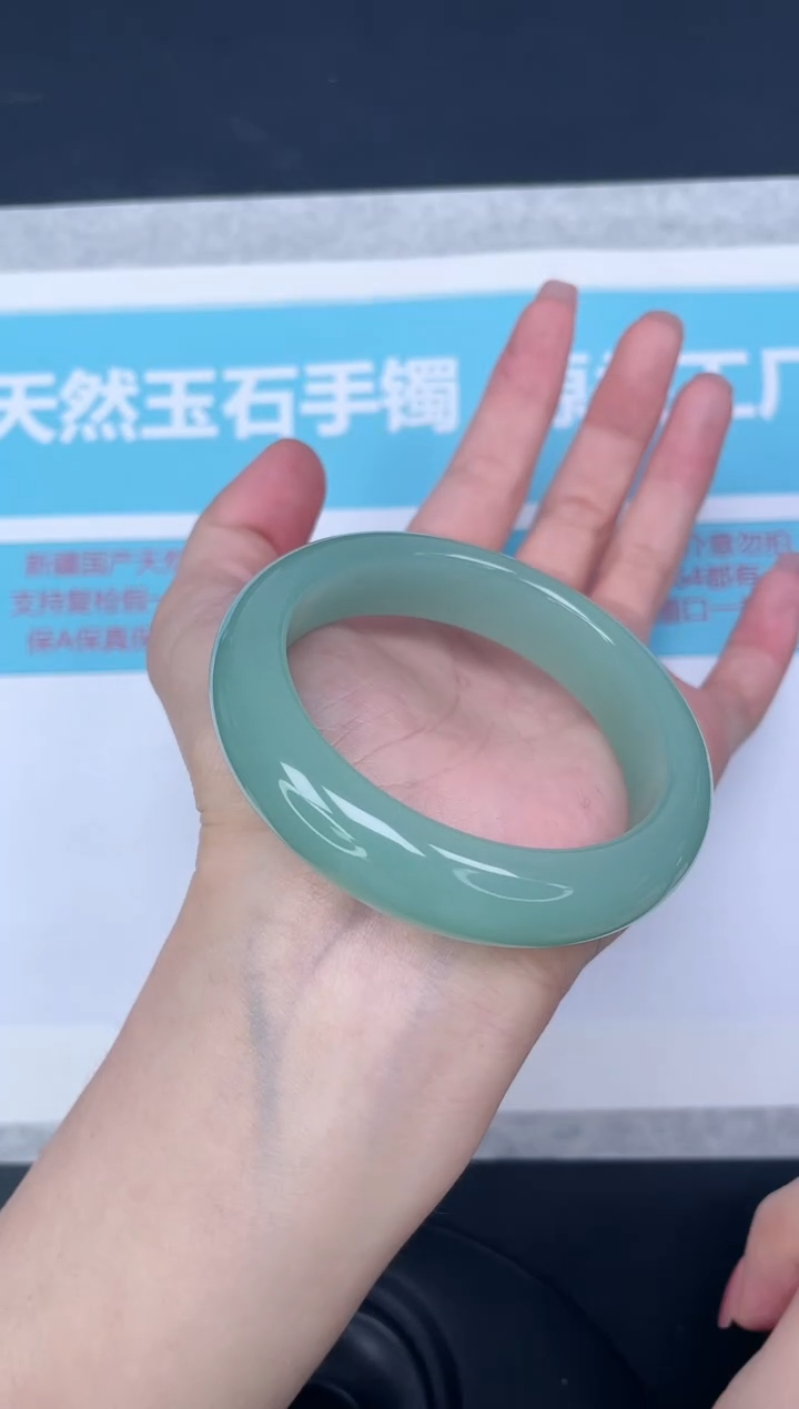 未镶嵌手镯石英质玉m97/5556