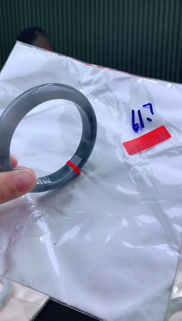 未镶嵌手镯翡翠61+