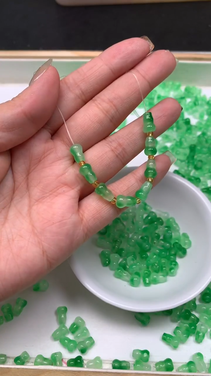 未镶嵌散珠玛瑙/玉髓E691 飘绿花 葫芦6*9mm 10个5元