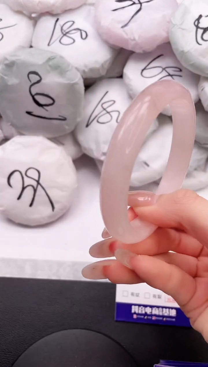 【闪购商品】石英质玉手镯未镶嵌31K310-62