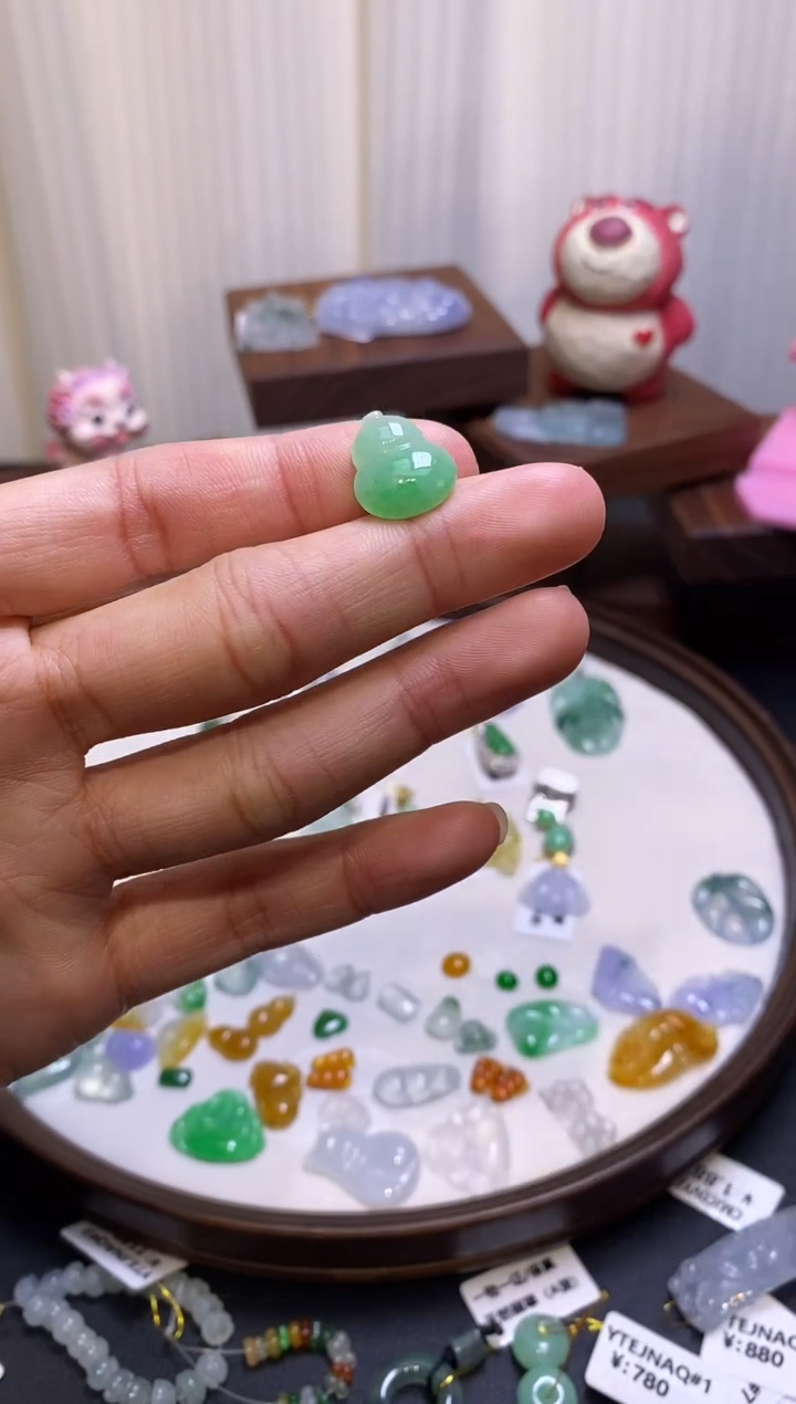 【闪购商品】翡翠颈饰未镶嵌葫芦