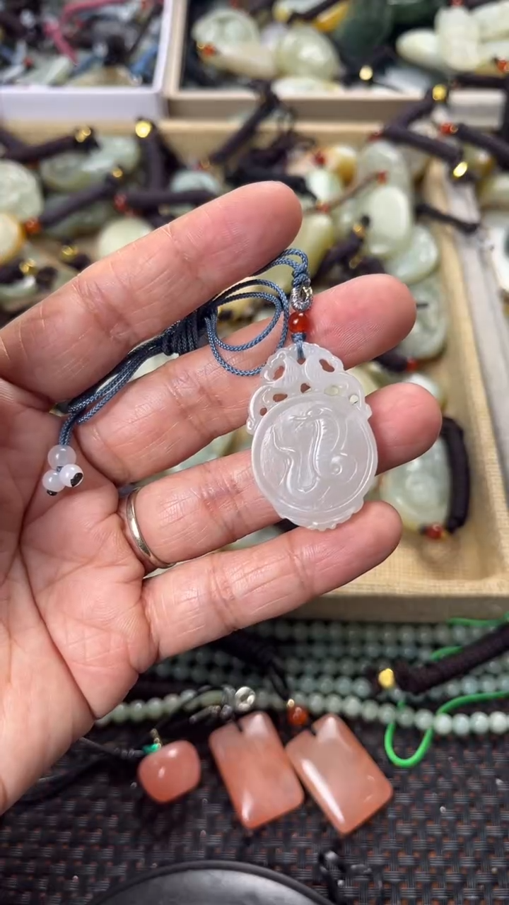 【闪购商品】和田玉颈饰未镶嵌多样性发货没有证书拍一发一有瑕