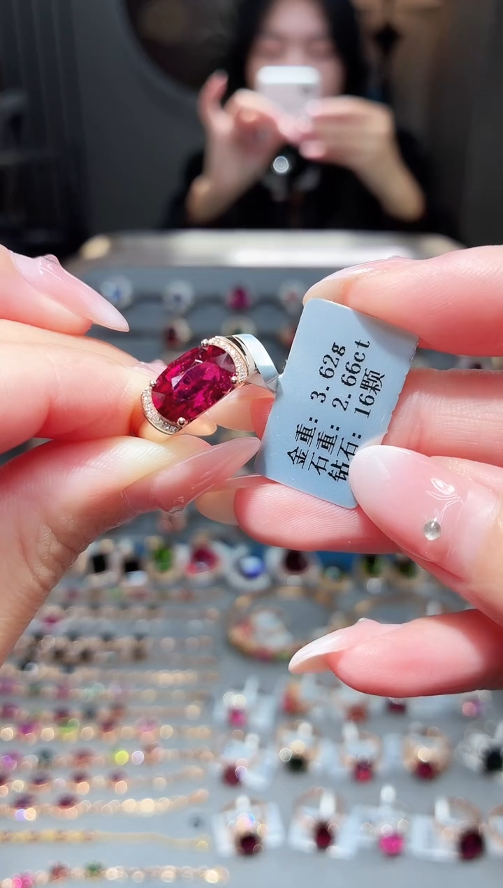 18K金镶嵌戒指碧玺2.66ct